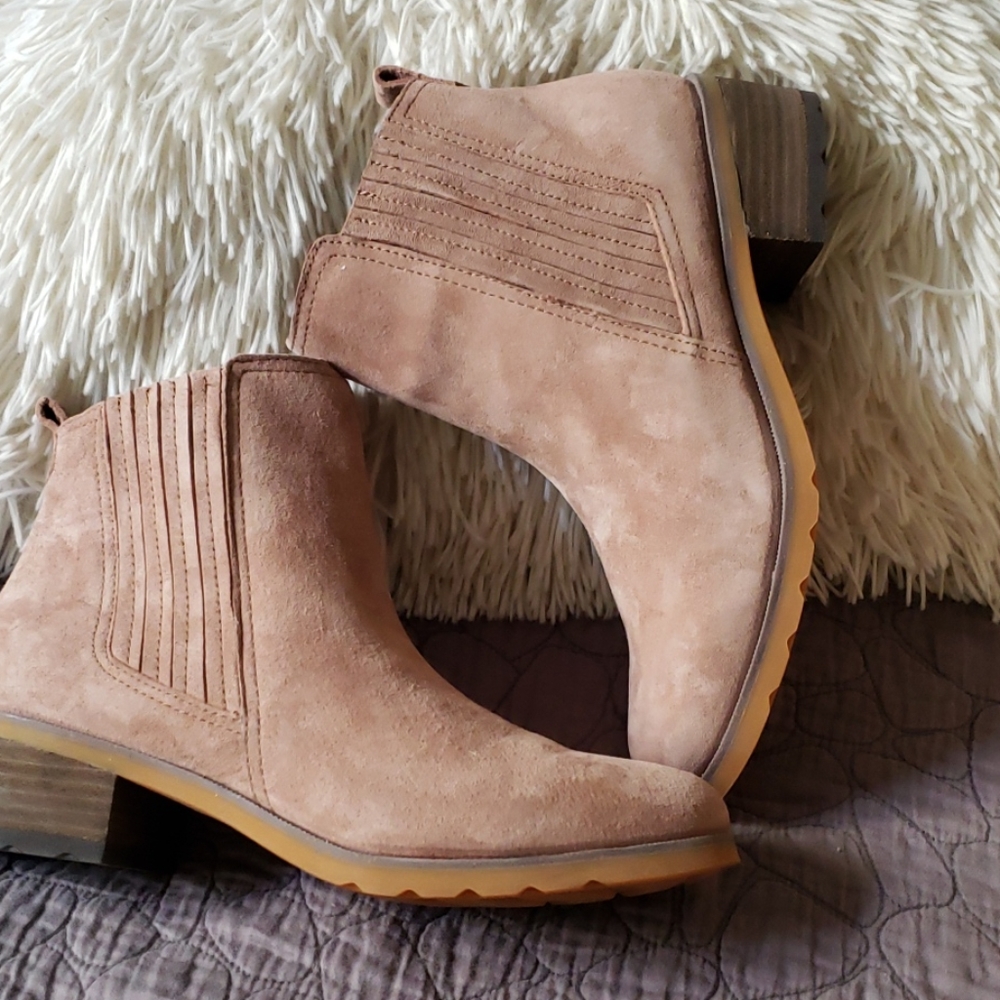 Mauve boots by reef
